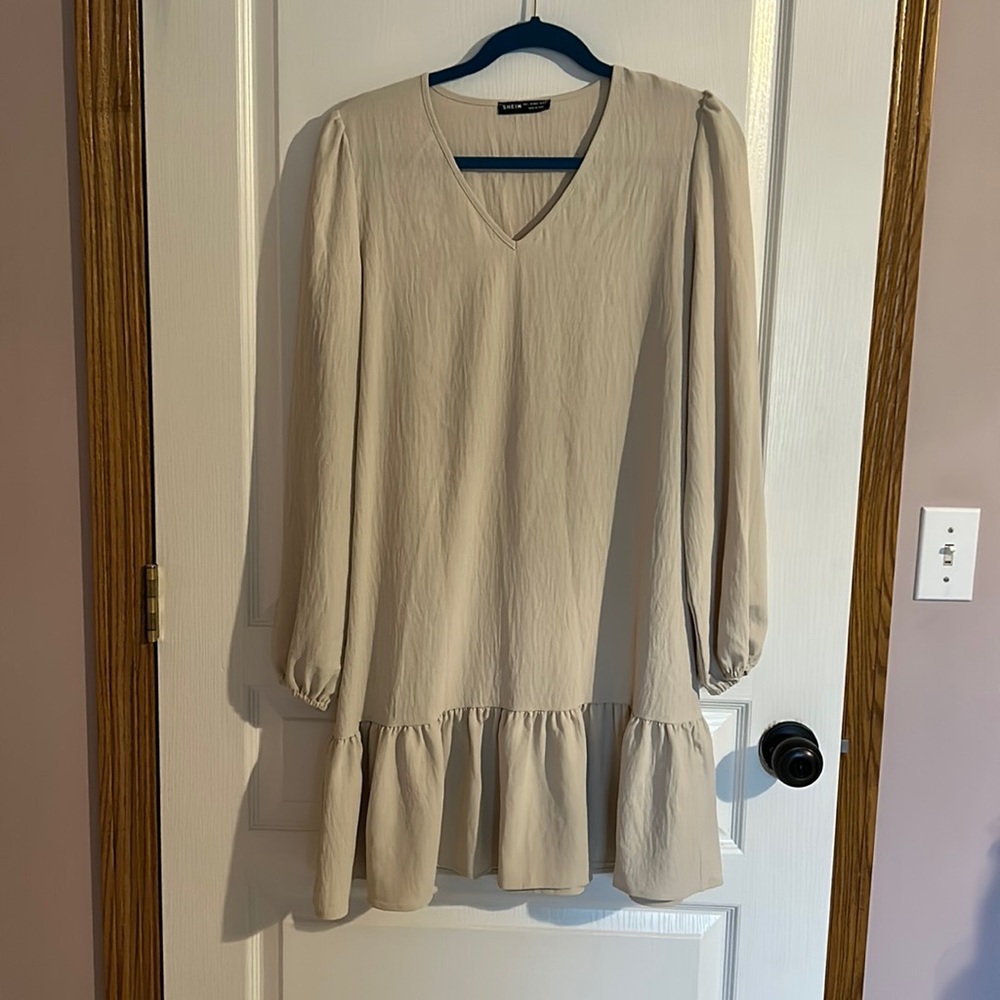 Cream colored mini dress with lantern sleeves. Size L